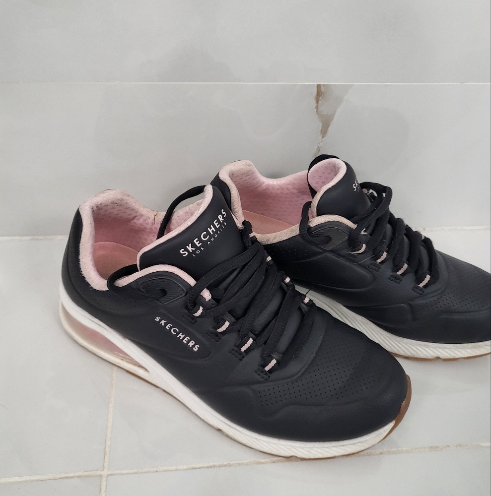 🔥4/$20; Skechers Black/Pink sneakers